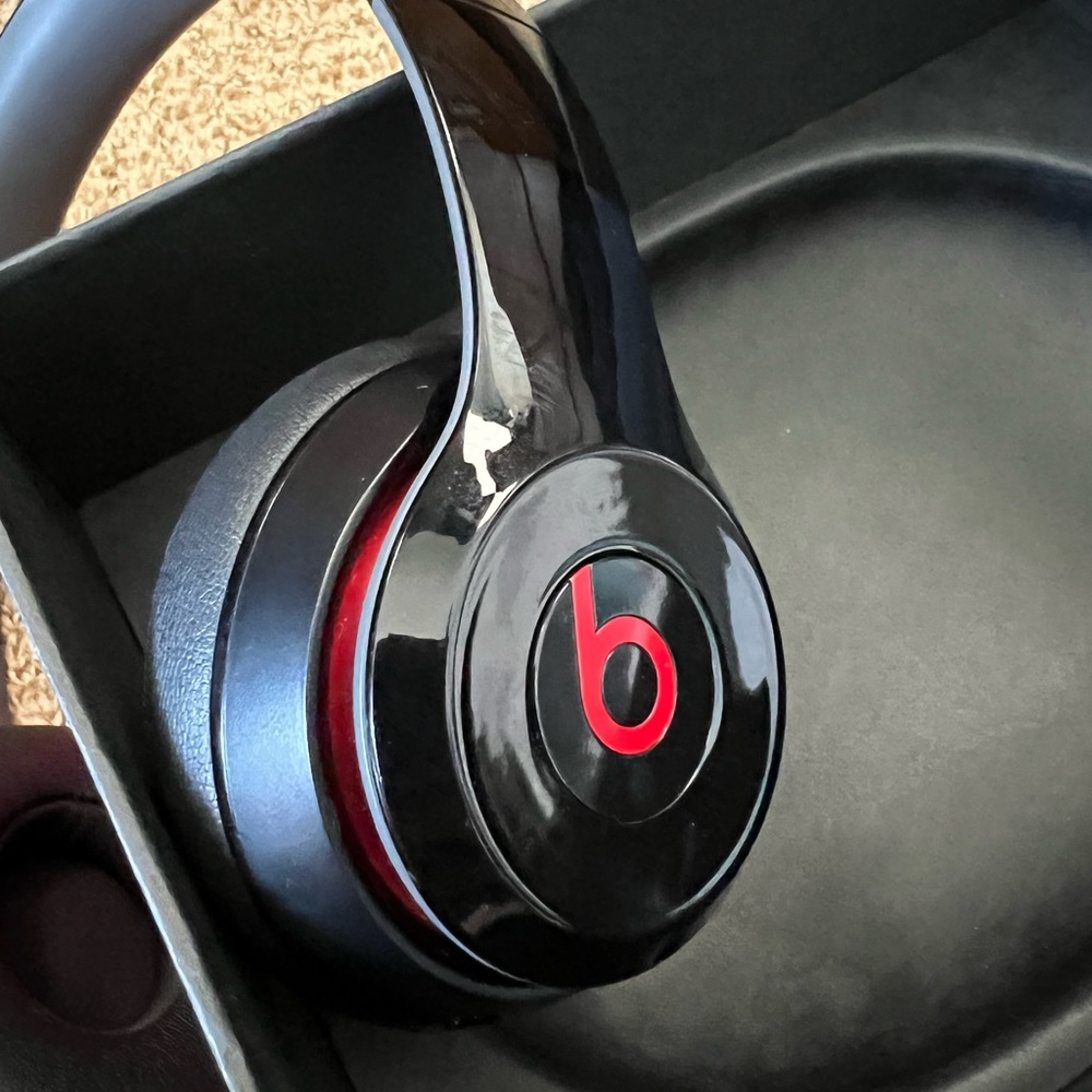 Beats Solo 2 - Picture 8 of 8
